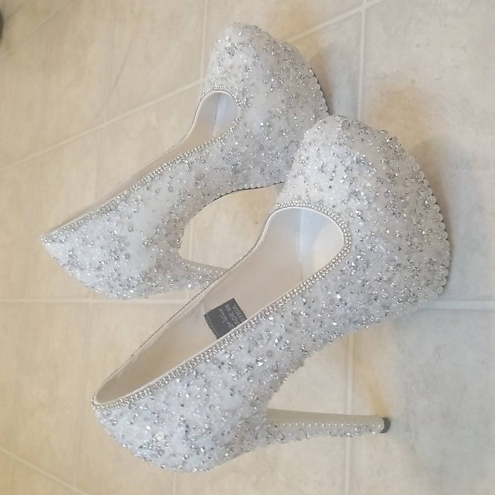 Beautiful Rhinestone/Sequin/Pearl Heels Sz. 7! - Picture 2 of 10